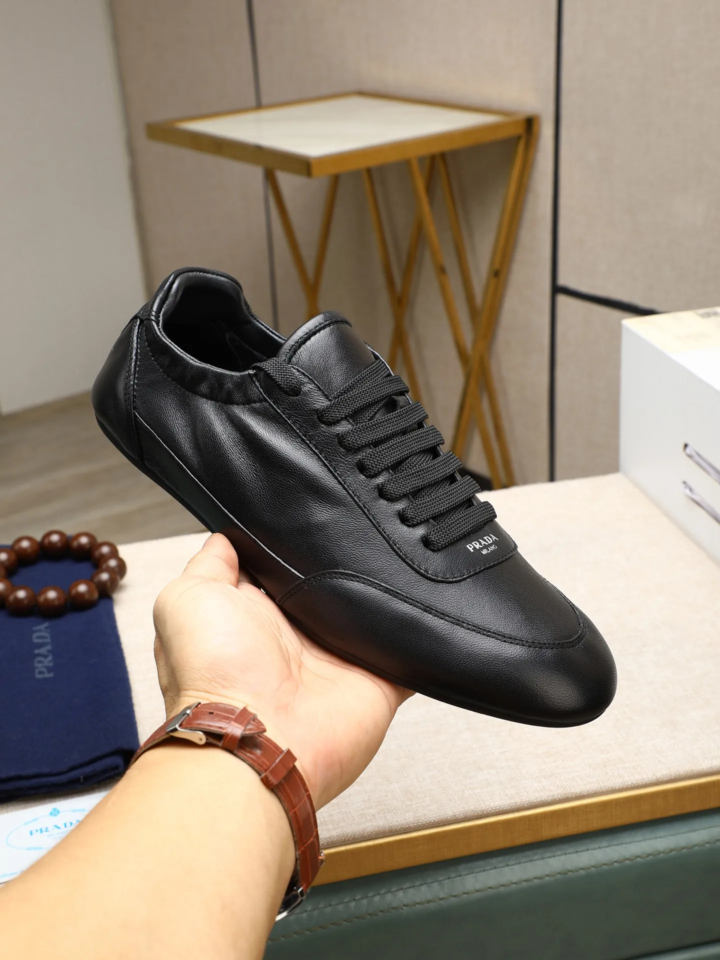 Men's shoes 💰 540 Product trademark: Prada "Prada" original casual shoes Regular size: 38-44 (can be customized to 45) Product materials: Original imported sheepskin upper, original outsole.